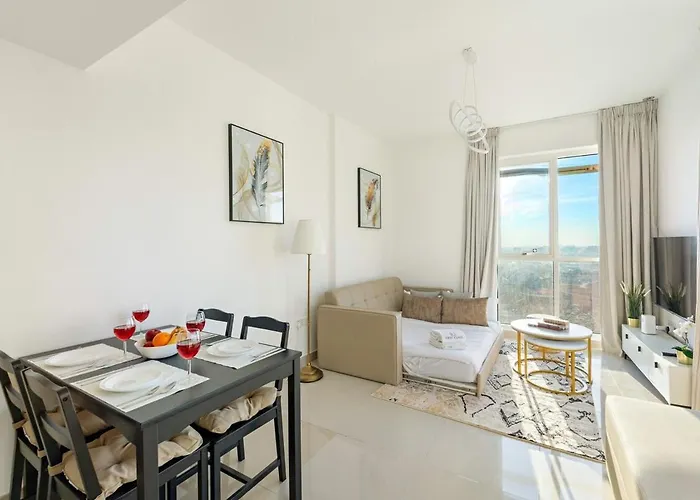 Classy 1Br Apartment With Lake View Pool Gym Free Parking