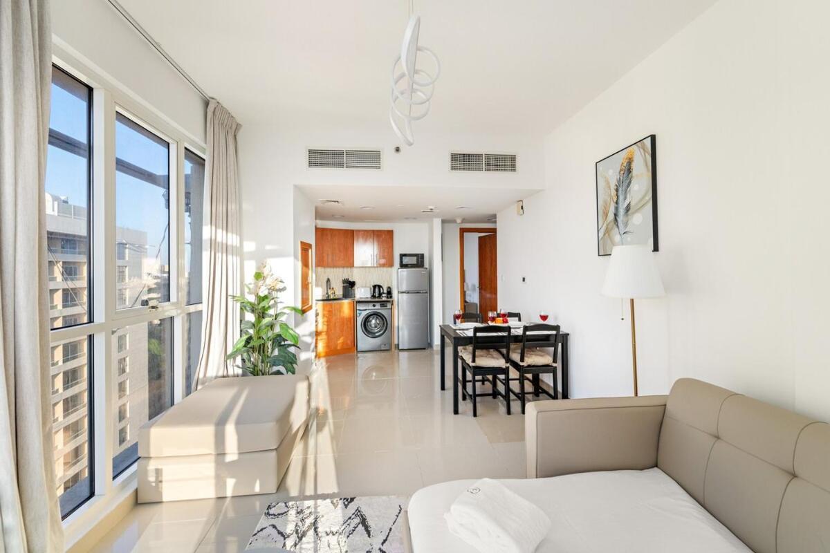 Apartment Classy 1br With View Pool Gym Free Parking