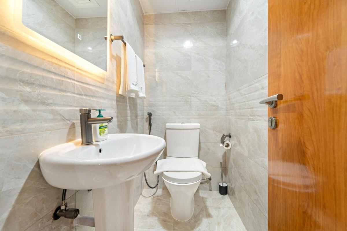 Apartment Classy 1br With View Pool Gym Free Parking