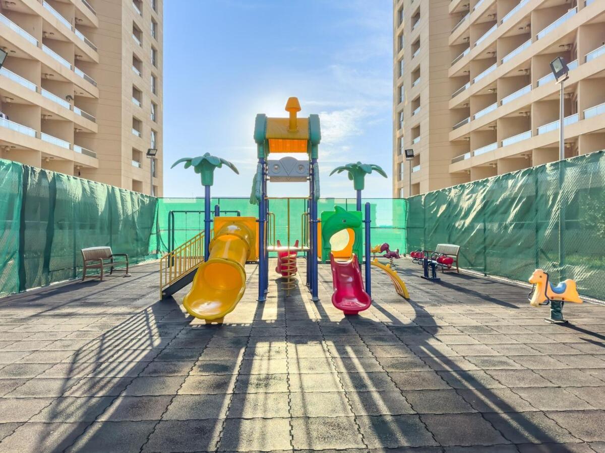 Classy 1br With View Pool Gym Free Parking Apartment