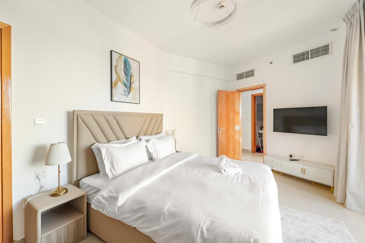 Classy 1br With View Pool Gym Free Parking Apartment *