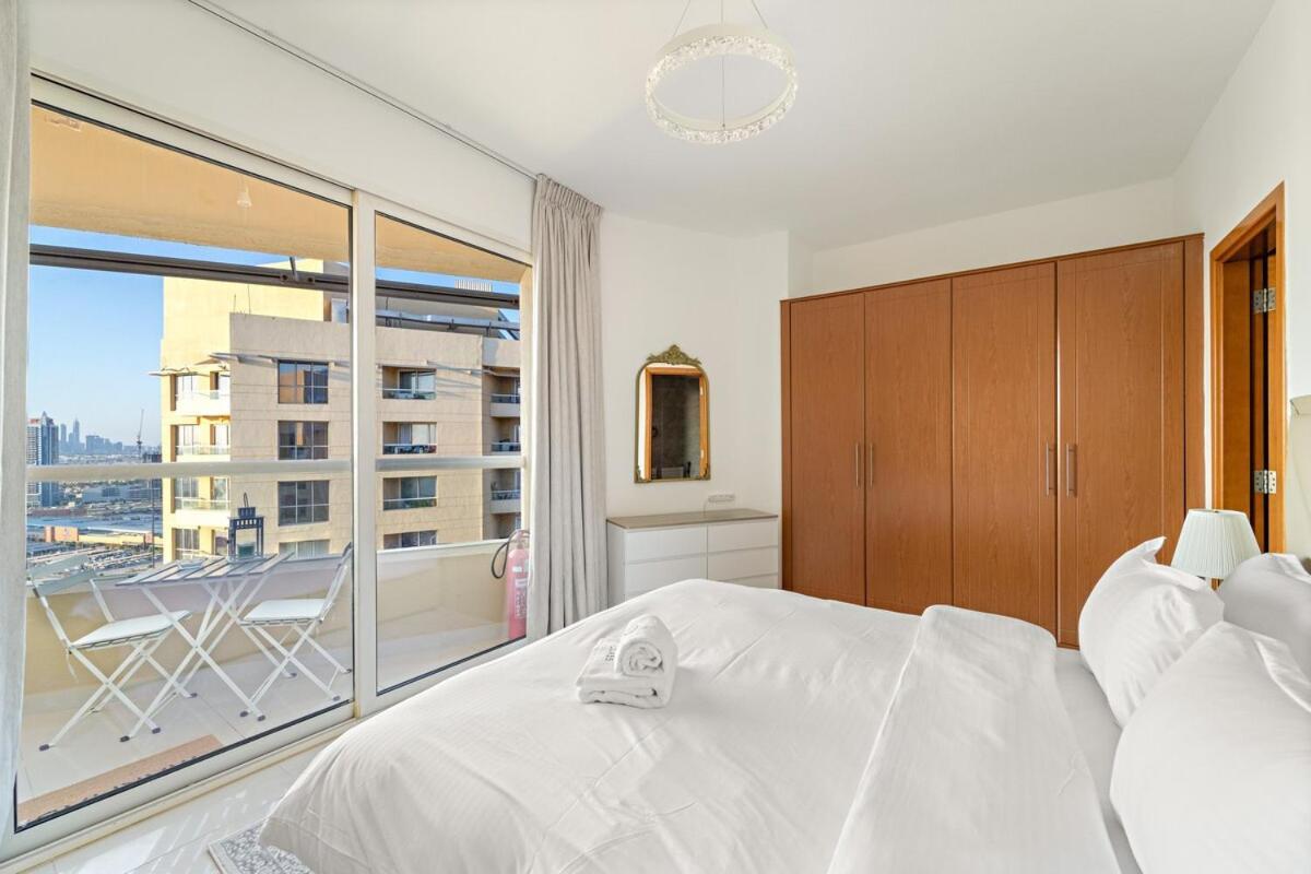 Classy 1br With View Pool Gym Free Parking *