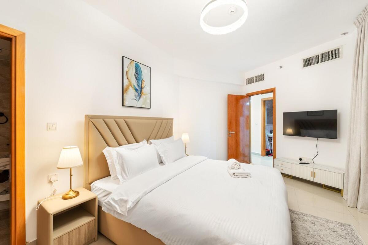 Classy 1br With View Pool Gym Free Parking Dubai