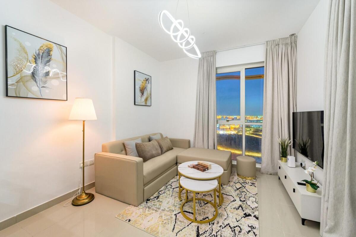 Apartment Classy 1br With View Pool Gym Free Parking Dubai