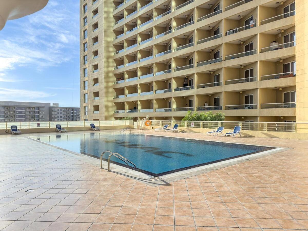Classy 1br With View Pool Gym Free Parking *